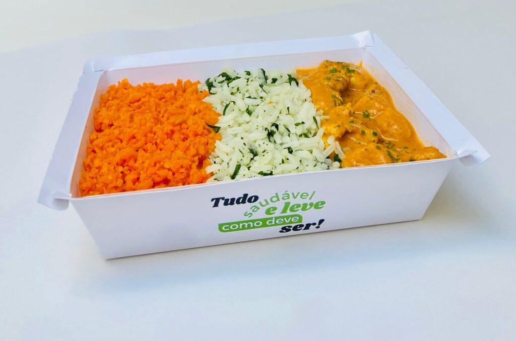 marmita-eladora-frango-cremoso frango cremoso, arroz com espinafre, cenoura marmita eladora